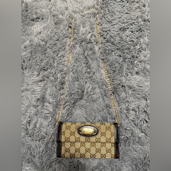 Classic Gucci Monogram Wallet - Picture 15 of 16